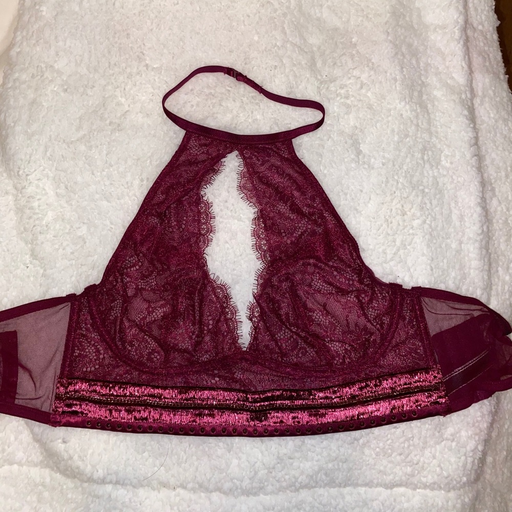 Victoria’s Secret High Neck cut out Bra
